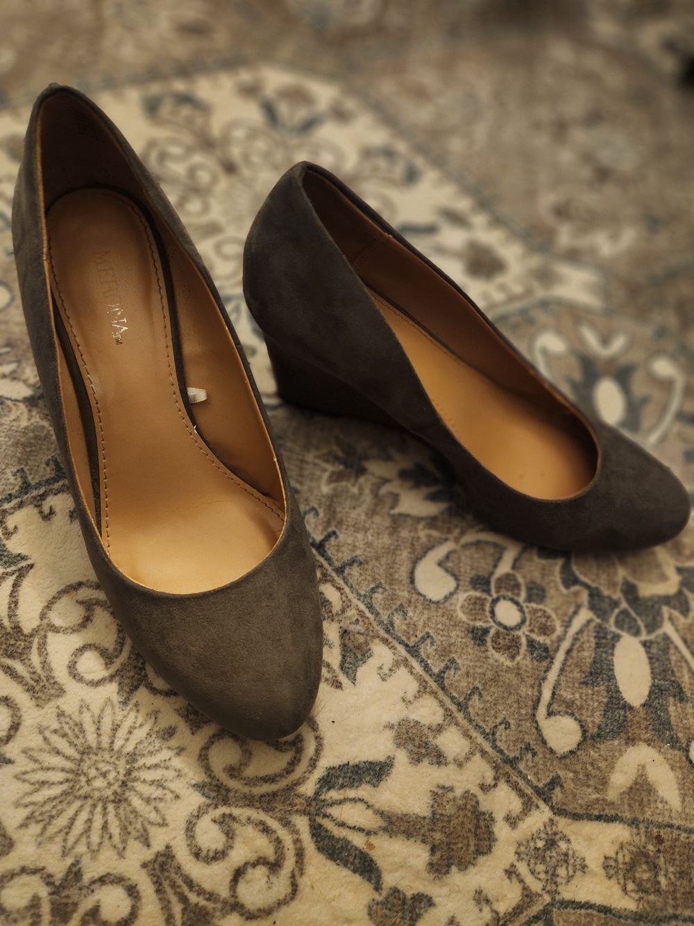 Women's Suede Wedge Pumps - Grey